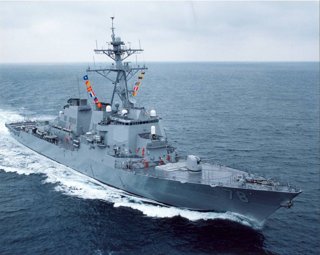 El USS Porter se despide de Rota, España