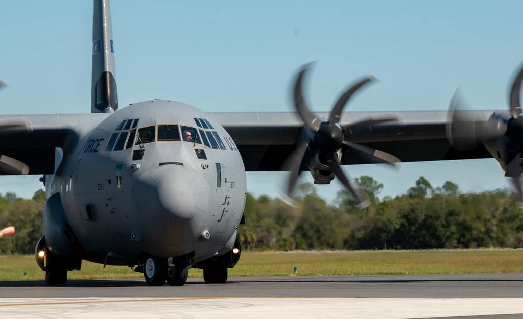 U.S. Air Force pilots assigned to the 317th Airlift Wing, Dyess Air Force Base, Texas, taxis a C-130J Super Hercules during Mosaic Tiger 22-1 at Avon Park Air Force Range, Florida, Nov. 16, 2021. (Staff Sgt. Melanie A. Bulow-Gonterman/Air Force)