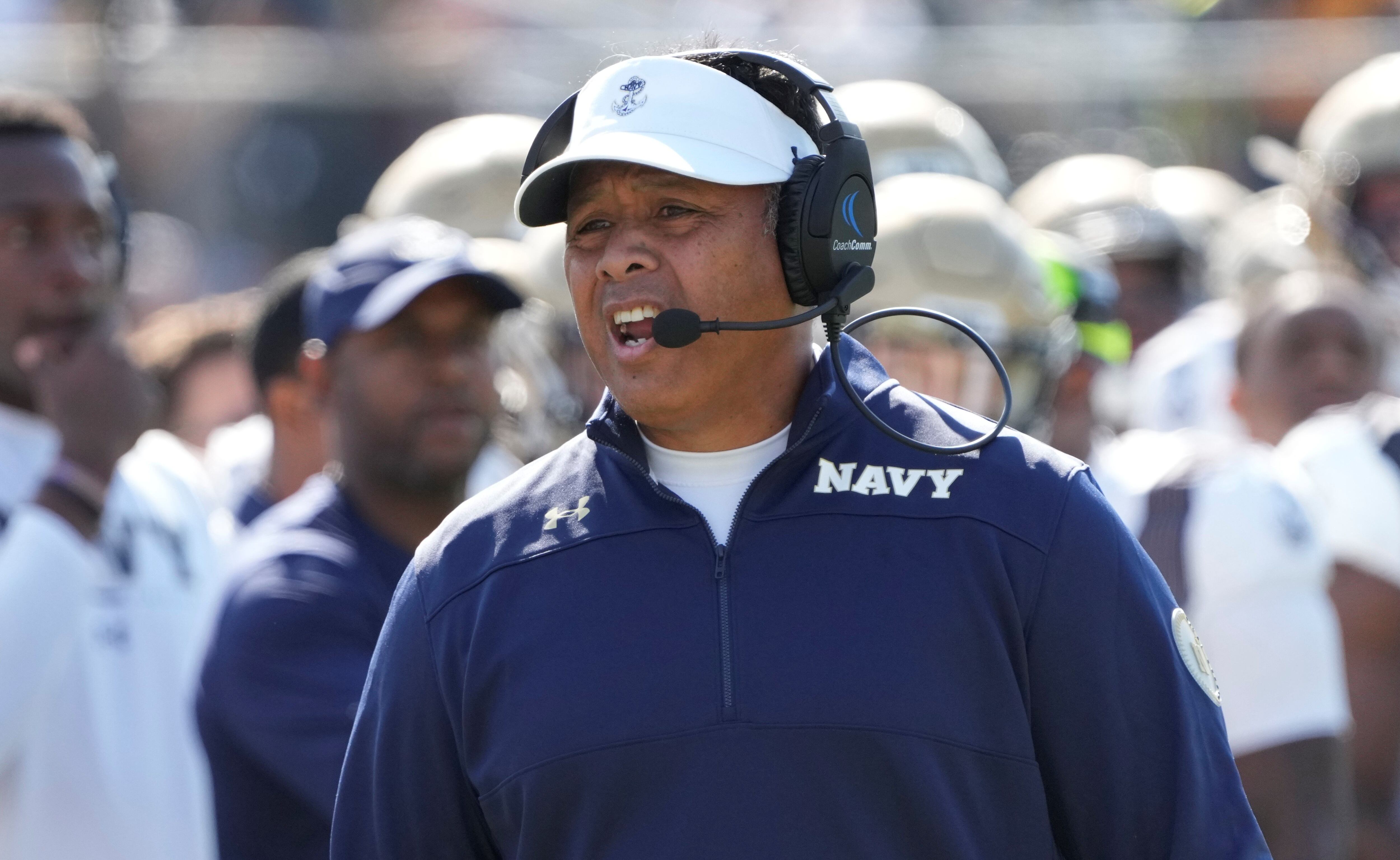 Arriba 95+ imagen new navy football coach Abzlocal.mx