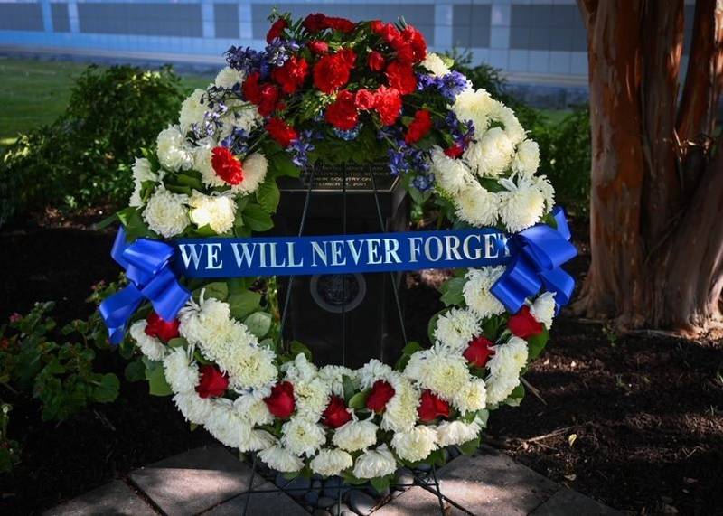 The Office of Naval Intelligence held a wreath laying remembrance ceremony on Sept. 11, 2022, to honor the eight ONI shipmates who lost their lives during the terrorist attack at the Pentagon on Sept. 11, 2001.