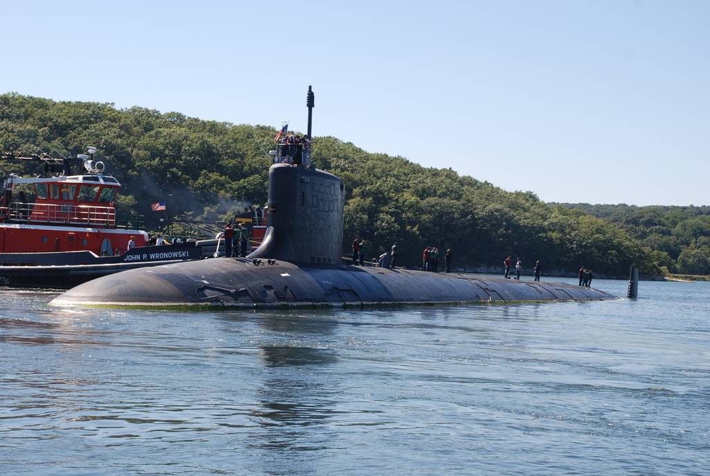 The attack submarine USS Virginia departs Naval Submarine Base New London for maintenance in Maine on Aug. 30, 2010.