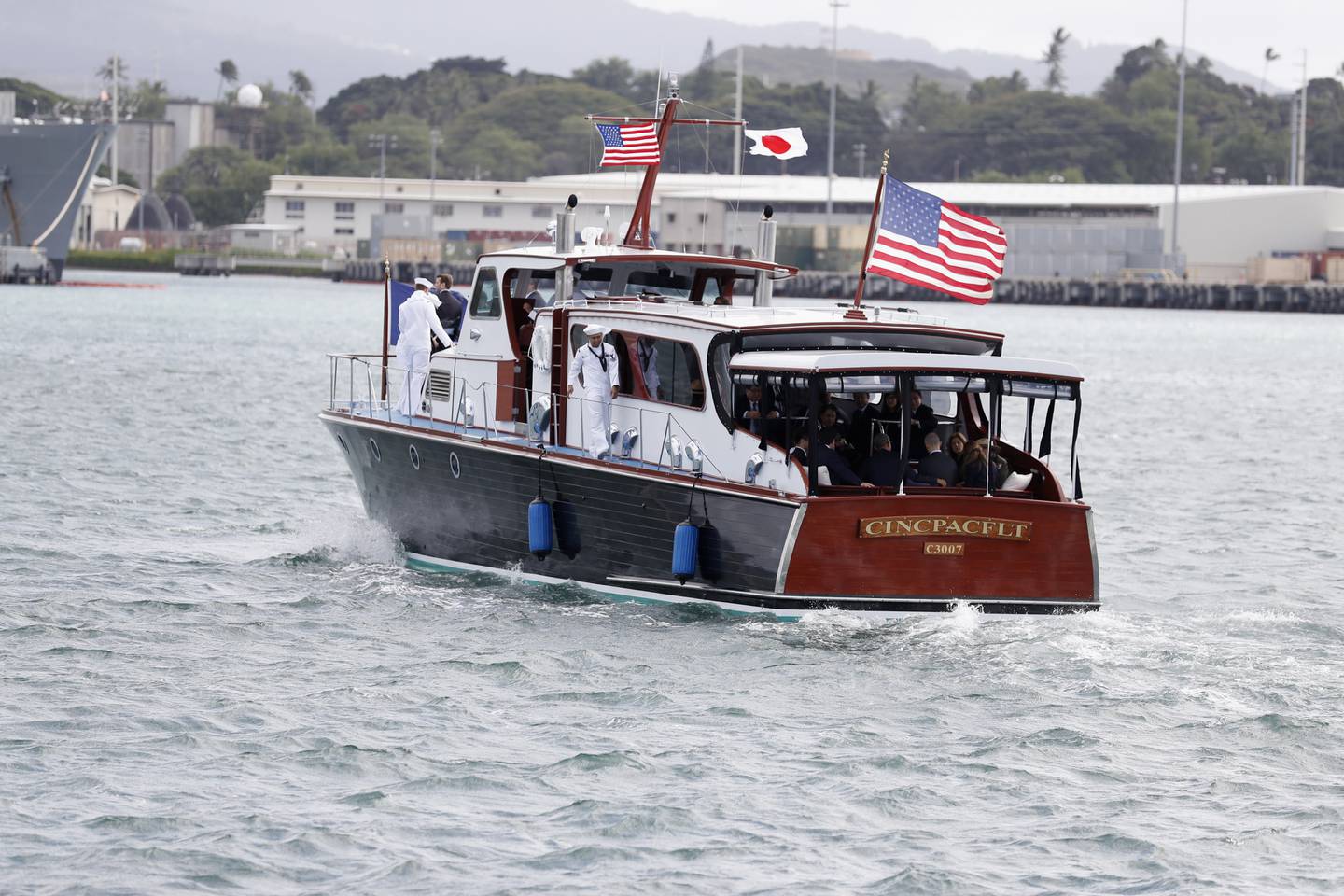 admiral barge tour hawaii