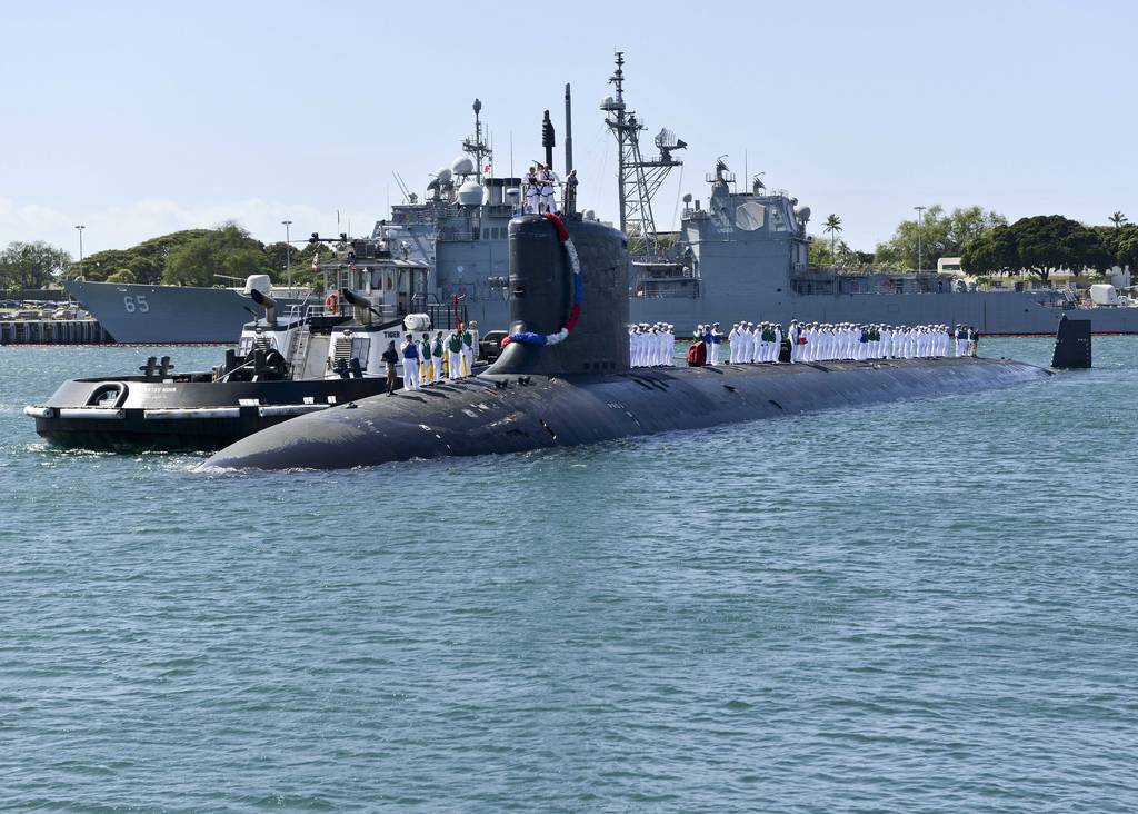 Sailors stand topside aboard the Virginia-class fast-attack submarine USS Texas (SSN 775) on March 9, 2016, as the boat returns home to Pearl Harbor after completing a scheduled western Pacific deployment.