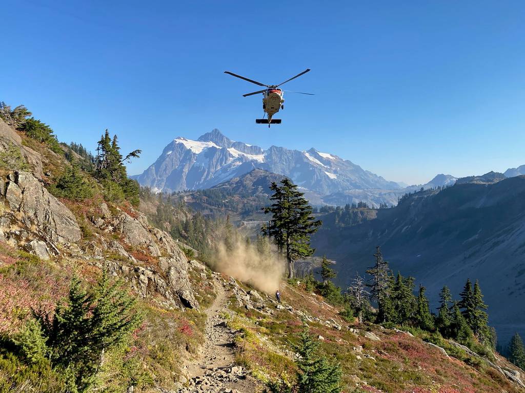 Navy search and rescue team saves hiker in Washington