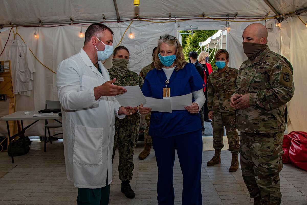 A recent trip Hollyanne Milley made to Walter Reed to deliver cookies to nurses and clinicians there to say "thank you," and to get an update on care provided to wounded warriors and support to their caregivers. (Photo: Mass Communication Specialist 2nd Class Kurtis A. Hatcher/Navy)